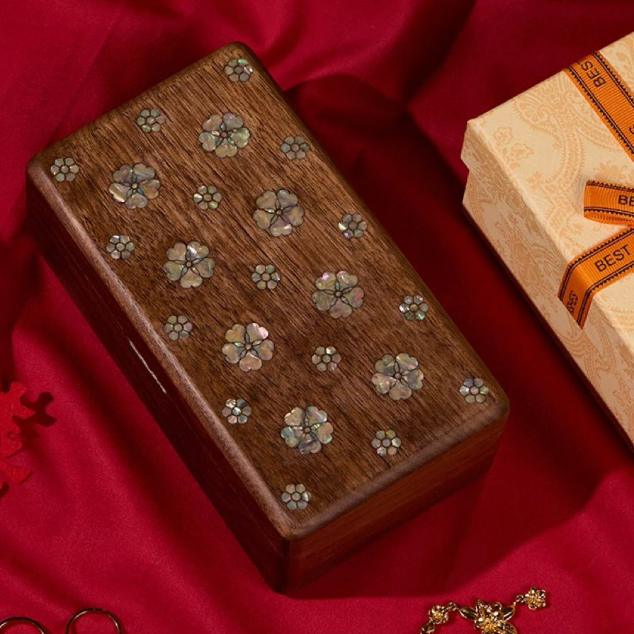 Vela Schmuckkästchen mit Einlegearbeiten aus massivem Walnussholz