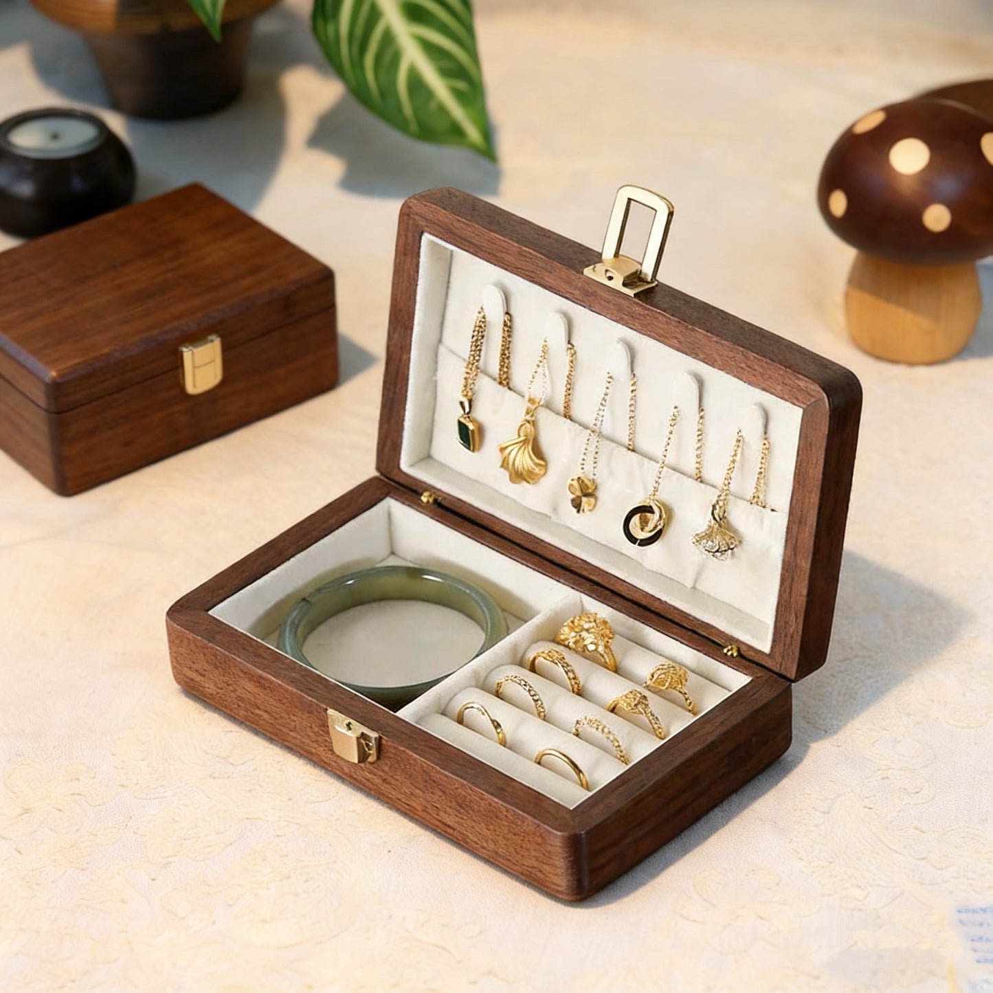 Zweilagige Schmuckschatulle aus Lindenholz