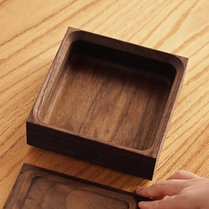 Schmuckkästchen aus massivem Holz von Monolith