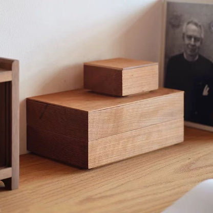 Schmuckkästchen aus massivem Holz von Monolith