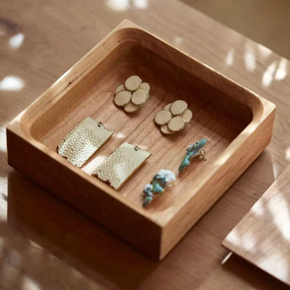 Schmuckkästchen aus massivem Holz von Monolith