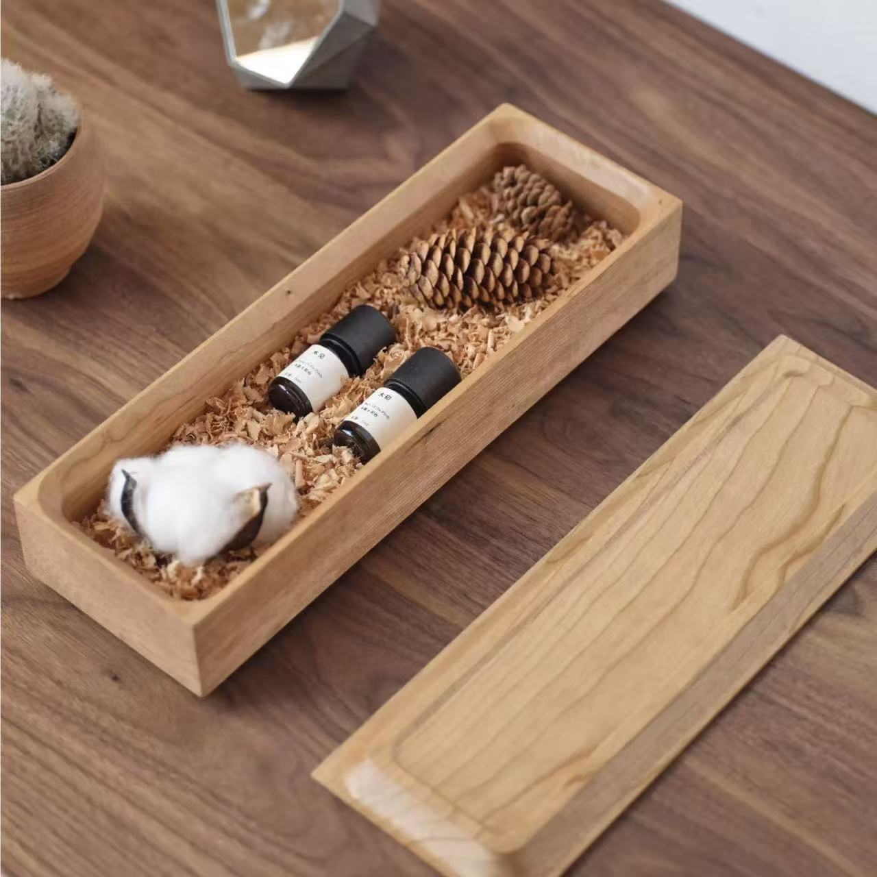 Schmuckkästchen aus massivem Holz von Monolith