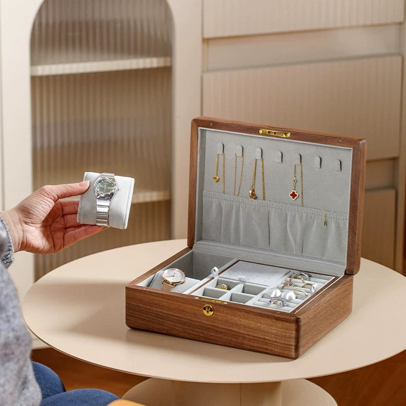 Schmuckkästchen-Kollektion aus edlem Walnussholz