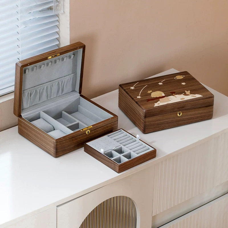 Schmuckkästchen-Kollektion aus edlem Walnussholz