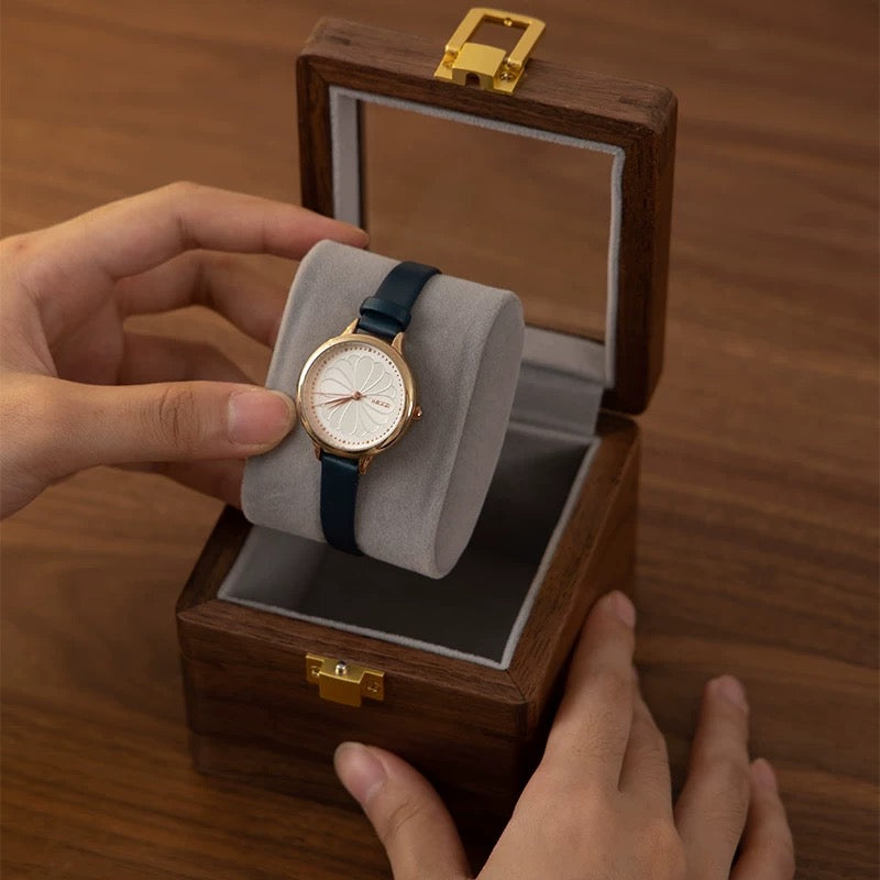 Collection de boîtes à montres Cadran en noyer massif avec couvercle en verre