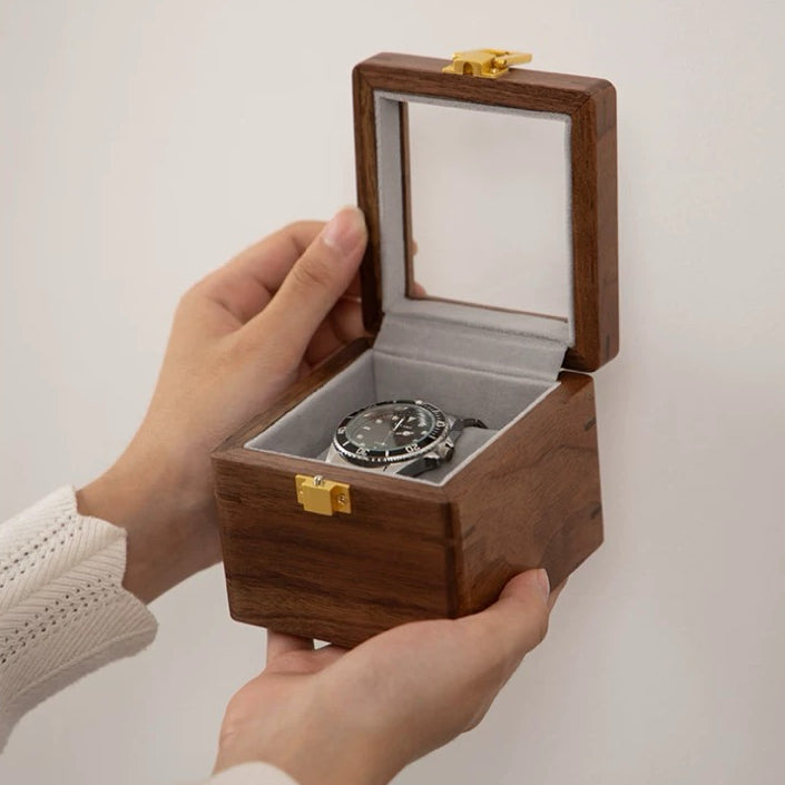 Collection de boîtes à montres Cadran en noyer massif avec couvercle en verre