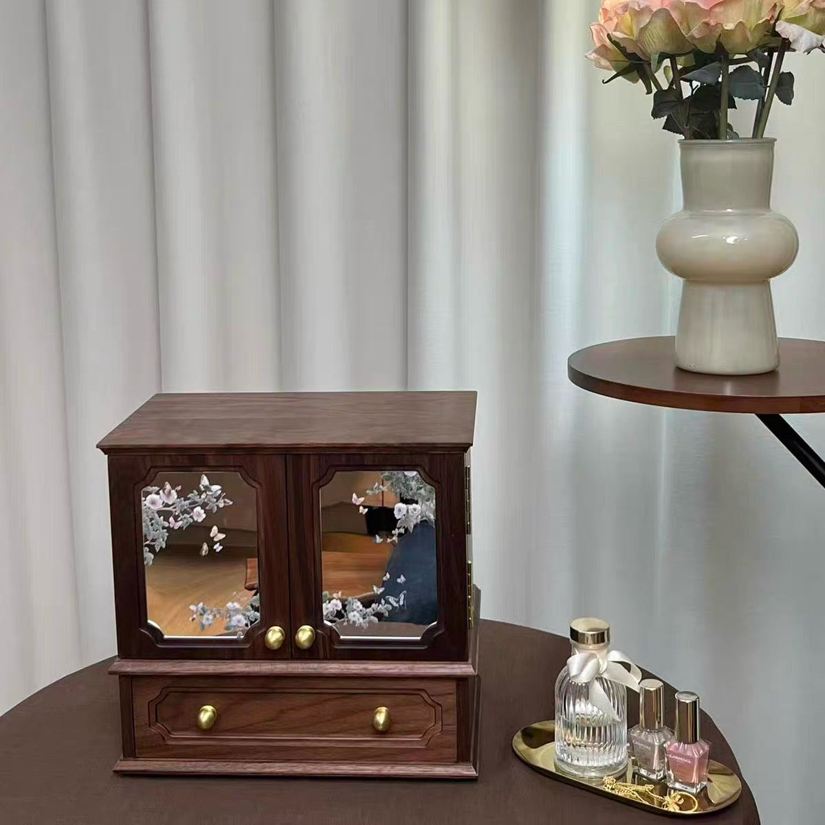 Schmuckaufbewahrungsschrank aus massivem Walnussholz mit Glanzmuster