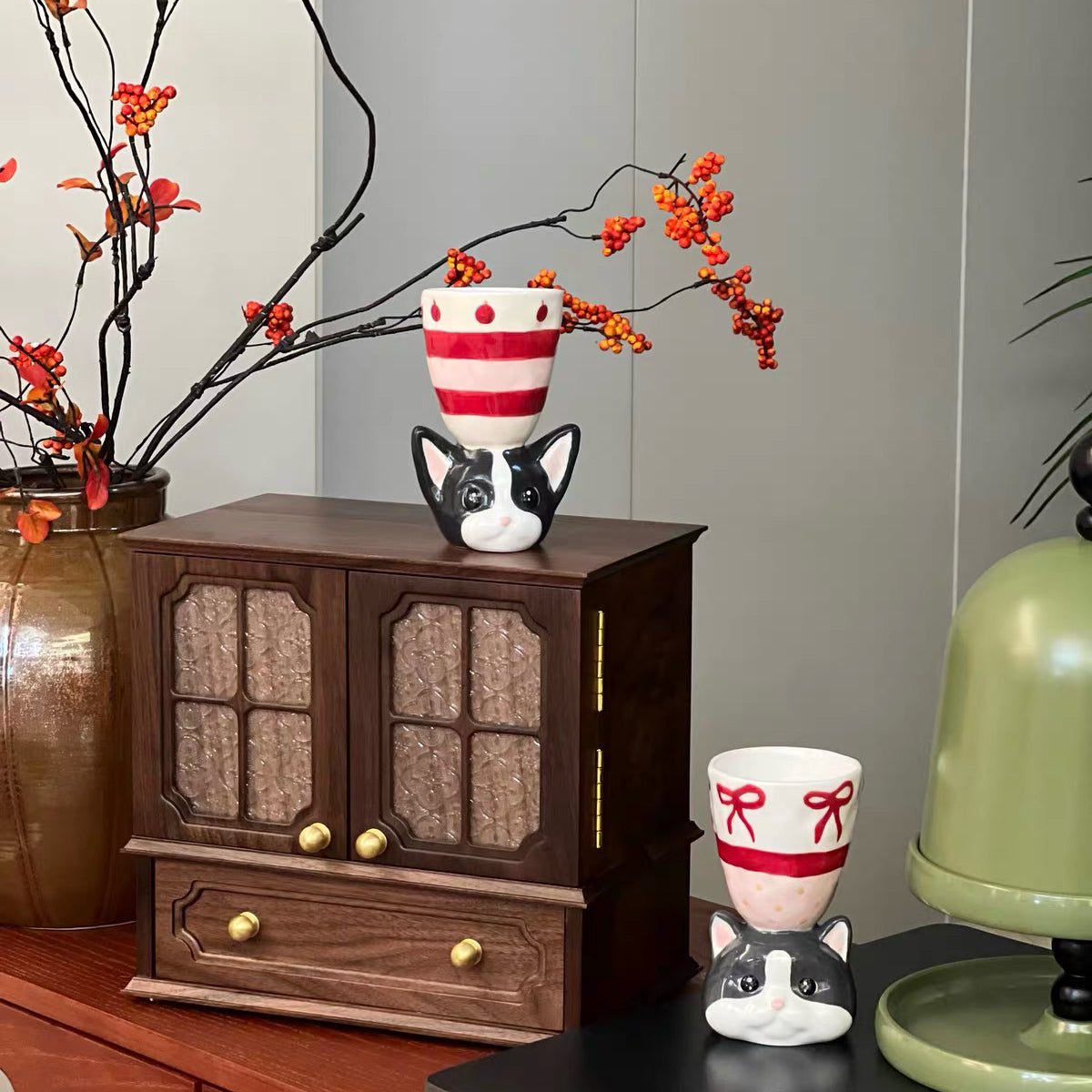 Schmuckaufbewahrungsschrank aus massivem Walnussholz mit Glanzmuster