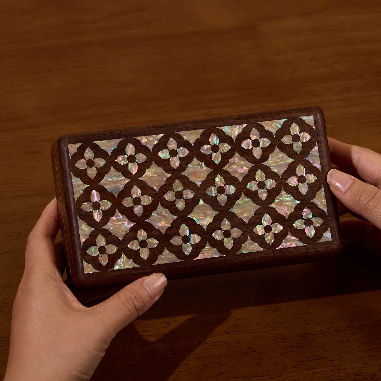 Boîte à bijoux Lumen en noyer massif