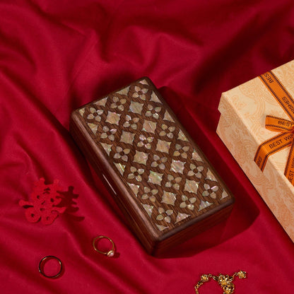 Boîte à bijoux Lumen en noyer massif