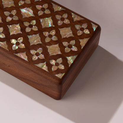 Boîte à bijoux Lumen en noyer massif