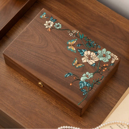 Eira Schmuckkästchen aus massivem, handbemaltem Walnussholz