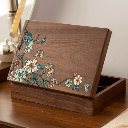Eira Schmuckkästchen aus massivem, handbemaltem Walnussholz