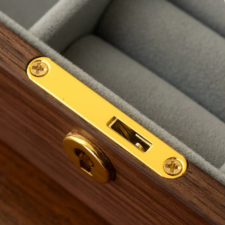 Eira Schmuckkästchen aus massivem, handbemaltem Walnussholz