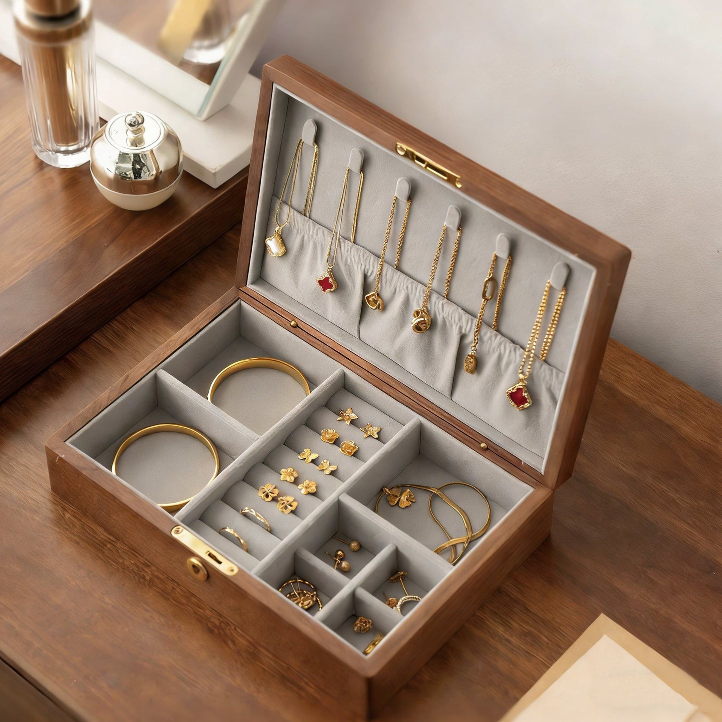 Eira Schmuckkästchen aus massivem, handbemaltem Walnussholz