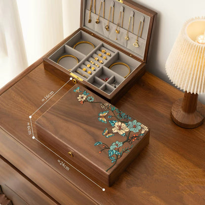 Eira Schmuckkästchen aus massivem, handbemaltem Walnussholz