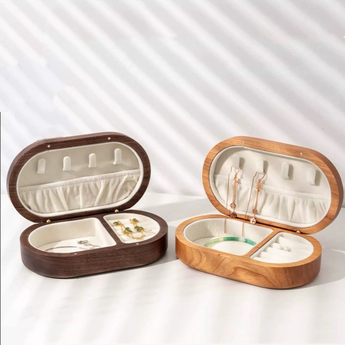 Boîte à bijoux ovale en bois massif Pavo