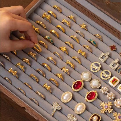 Boîte à bijoux Gemripple en noyer massif avec couvercle en verre texturé