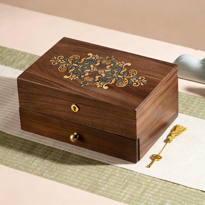 Künstlerisch bemalte, abschließbare Schmuckschatulle aus Walnussholz