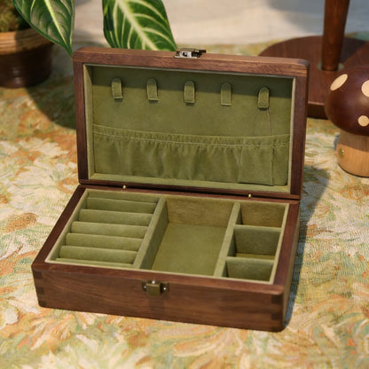 Orin Minimalistische Schmuckschatulle aus Walnussholz