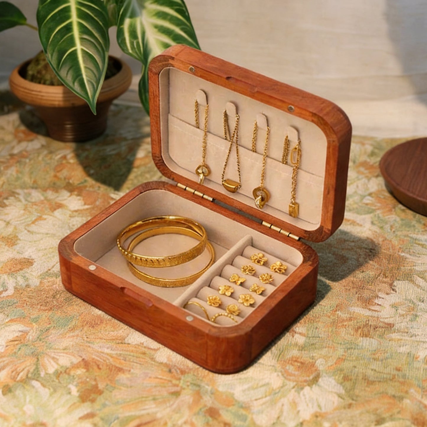 Schmuckkästchen im Retro-Stil aus Walnuss- und Rosenholz, Safranfarben