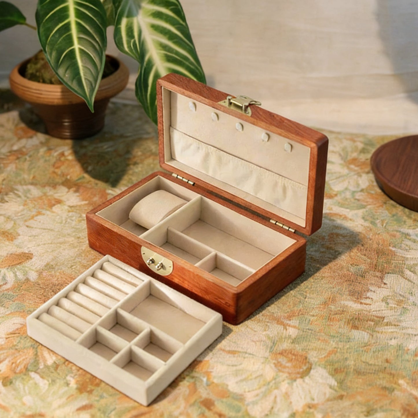 Schmuckkästchen im Retro-Stil aus Walnuss- und Rosenholz, Safranfarben