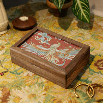 Aurea Schmuckkästchen aus besticktem Walnussholz