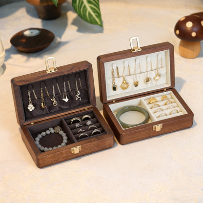 Zweilagige Schmuckschatulle aus Lindenholz