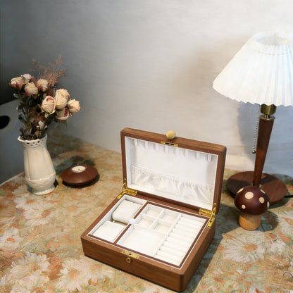 Boîte à bijoux Aurelin en noyer massif à double compartiment