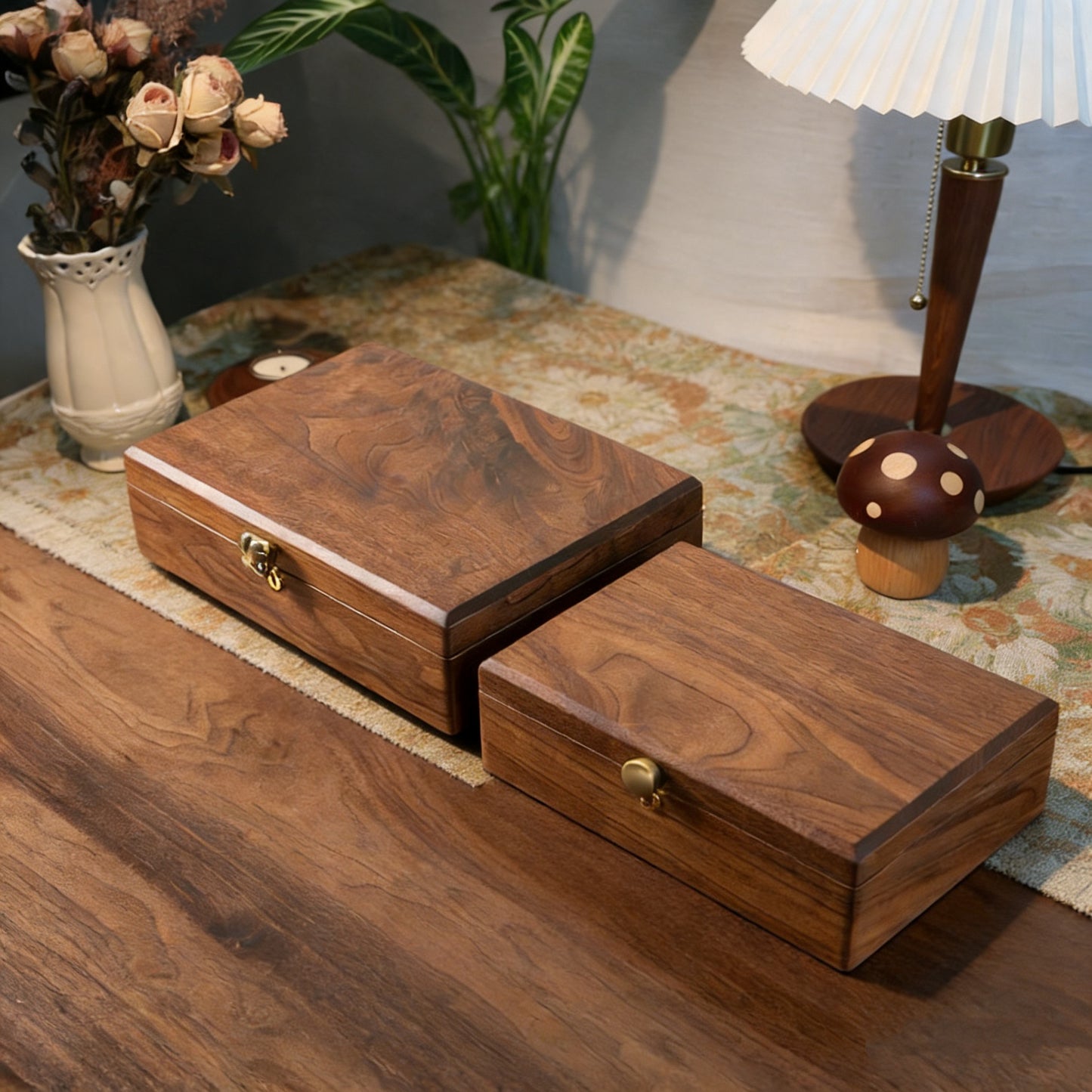 Boîte à bijoux Aurelin en noyer massif à double compartiment