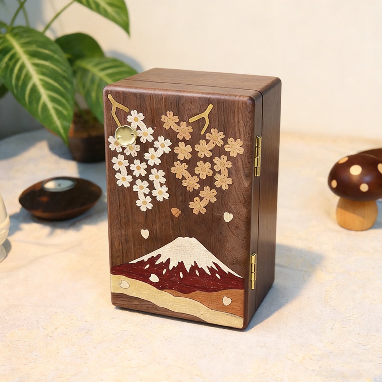 Schmuckorganizer aus Walnussholz mit mehreren Schubladen und floralem Muster