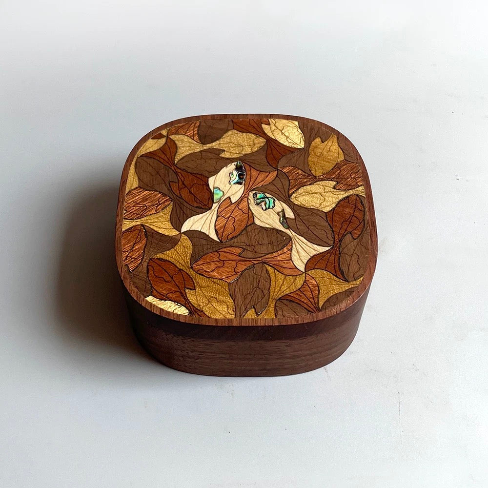 Open Inlaya Handmade Walnut Retro Print Magnetic Jewelry Box with rings