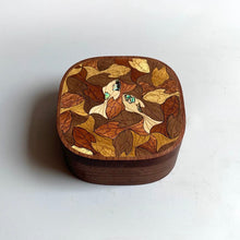 Open Inlaya Handmade Walnut Retro Print Magnetic Jewelry Box with rings