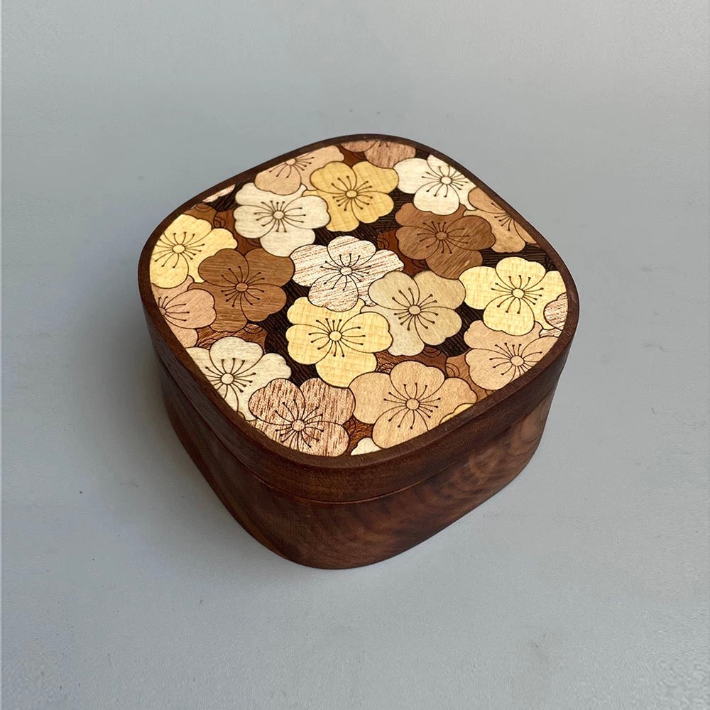 Retro design Inlaya Handmade Walnut Magnetic Jewelry Box
