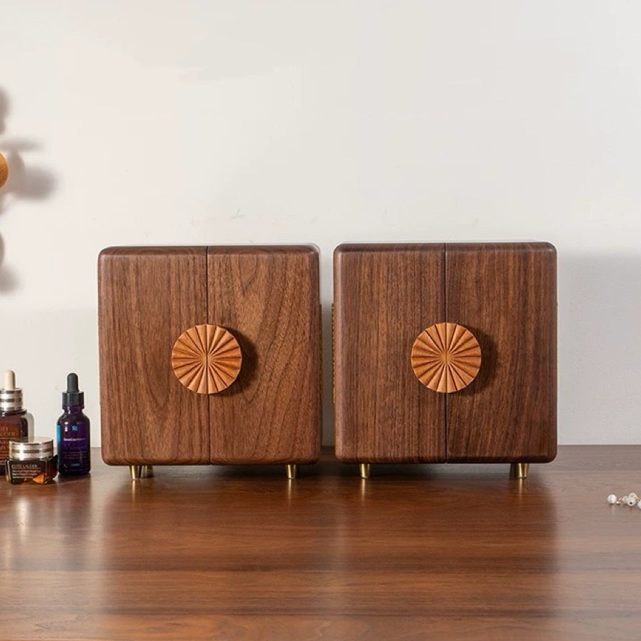 Solaris solid wood jewelry box for small accessories