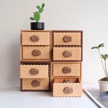 Solid wood cookie-shaped storage box