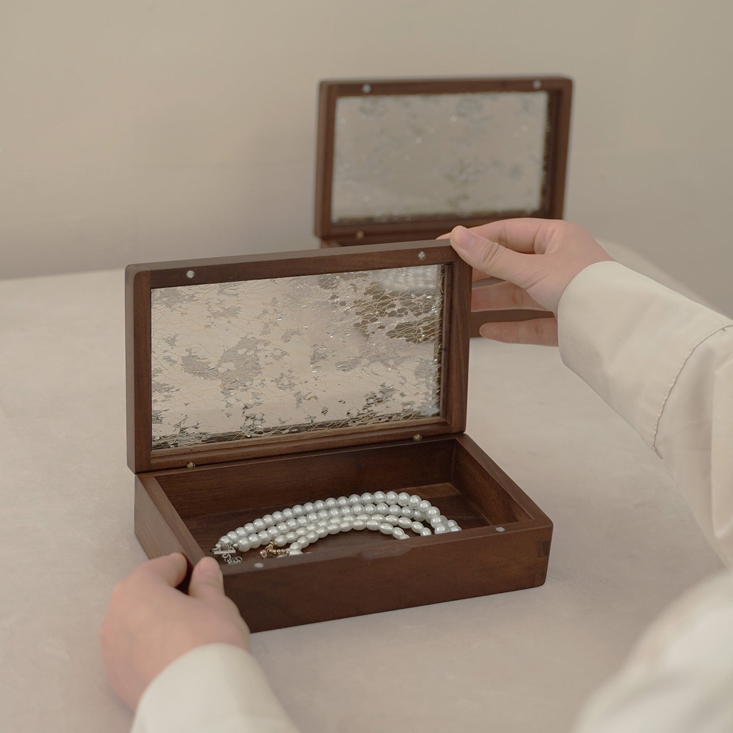 Suntrace Solid Walnut Jewelry Box with Art Laminated Tempered Glass